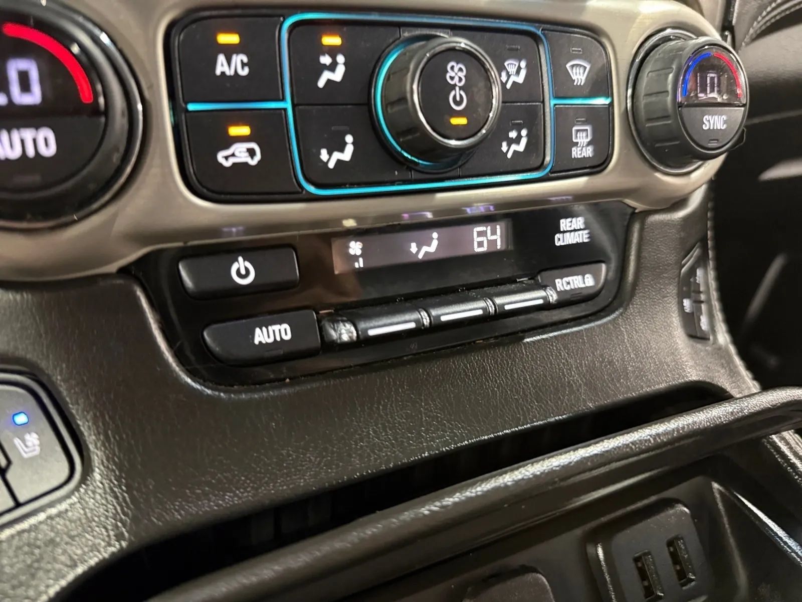 Used 2020 GMC Yukon XL Denali w/ Denali Ultimate Package AWD/4WD image 29
