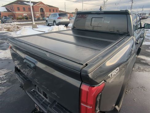 Used 2024 Toyota Tacoma TRD Off-Road w/ TRD Off Road Premium Package image 30