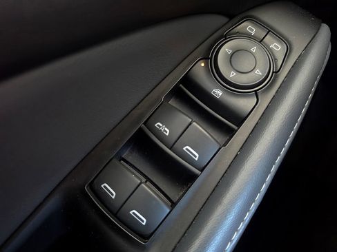 Used 2023 Buick Enclave Essence AWD/4WD image 24