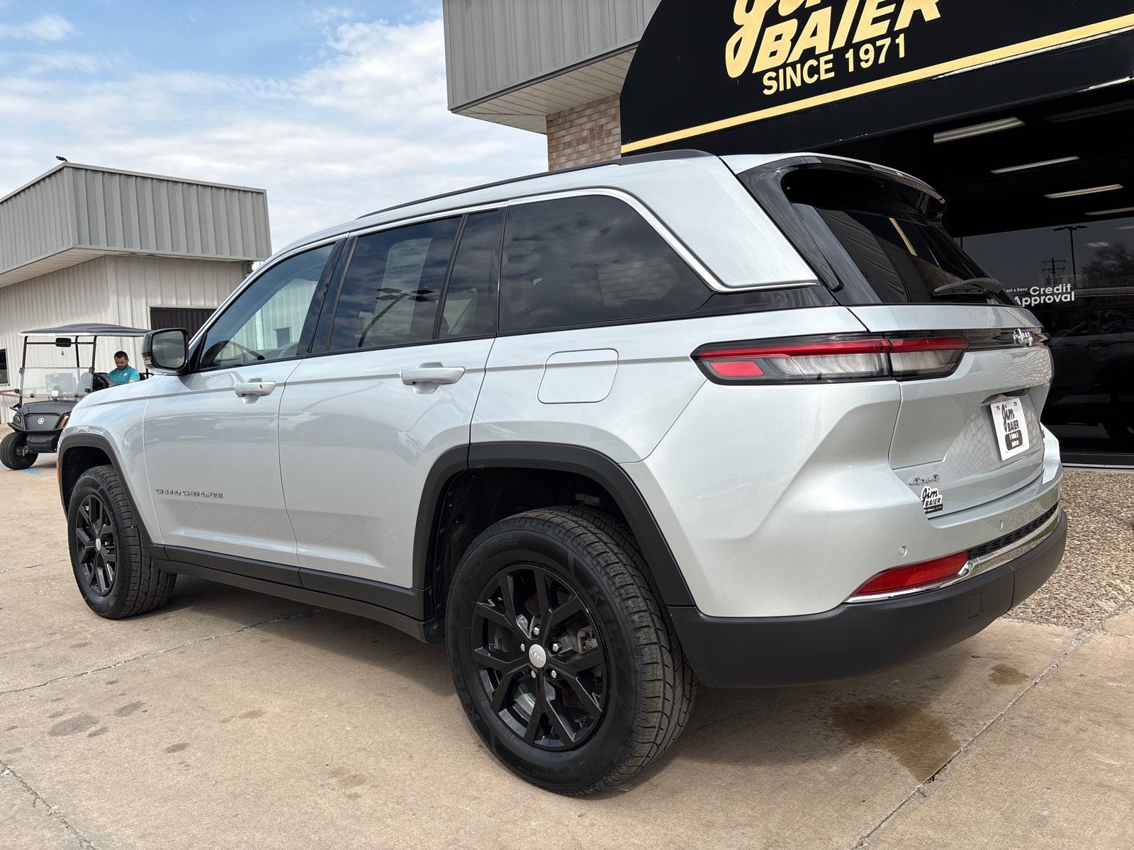 Used 2023 Jeep Grand Cherokee Limited AWD/4WD image 11