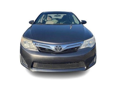 Used 2014 Toyota Camry LE image 1