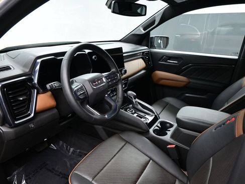 Used 2023 GMC Canyon AT4 w/ AT4 Premium Package AWD/4WD image 8