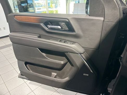 Certified 2025 GMC Yukon Denali image 27