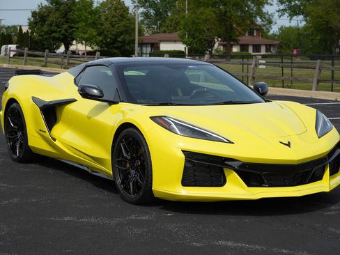 Used 2023 Chevrolet Corvette Z06 w/ Stealth Interior Trim Package RWD image 27