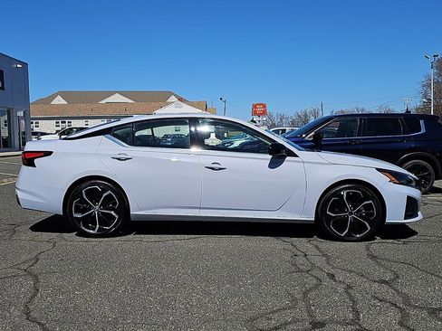 Used 2024 Nissan Altima 2.5 SR FWD image 7