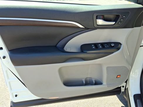 Used 2016 Toyota Highlander Limited AWD/4WD image 12