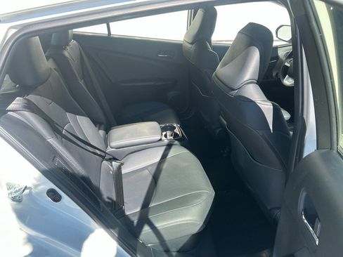 Used 2018 Toyota Prius Prime Premium image 26