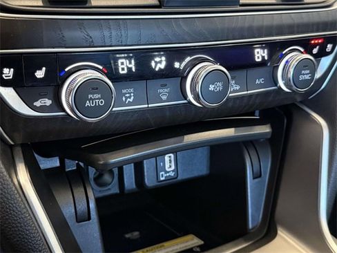 Used 2020 Honda Accord Touring image 26