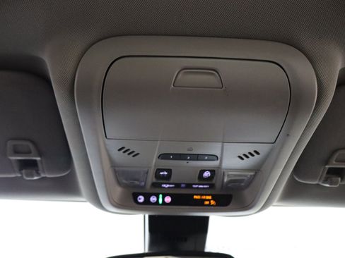Used 2022 GMC Terrain SLT w/ LPO, Floor Liner Package AWD/4WD image 23