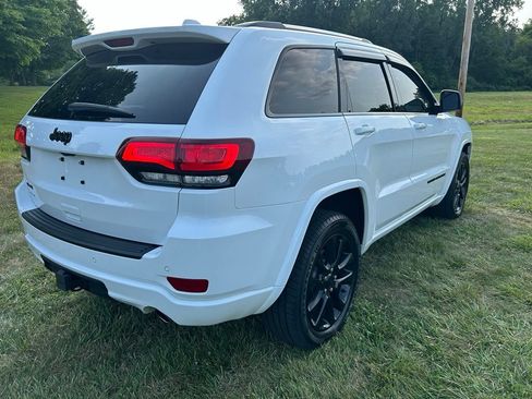 Used 2021 Jeep Grand Cherokee Altitude AWD/4WD image 3