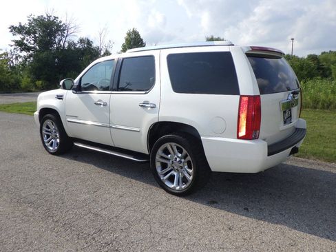 Used 2007 Cadillac Escalade AWD image 3