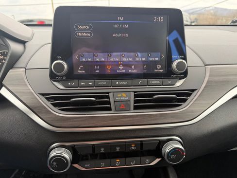 Used 2025 Nissan Altima 2.5 SV image 34