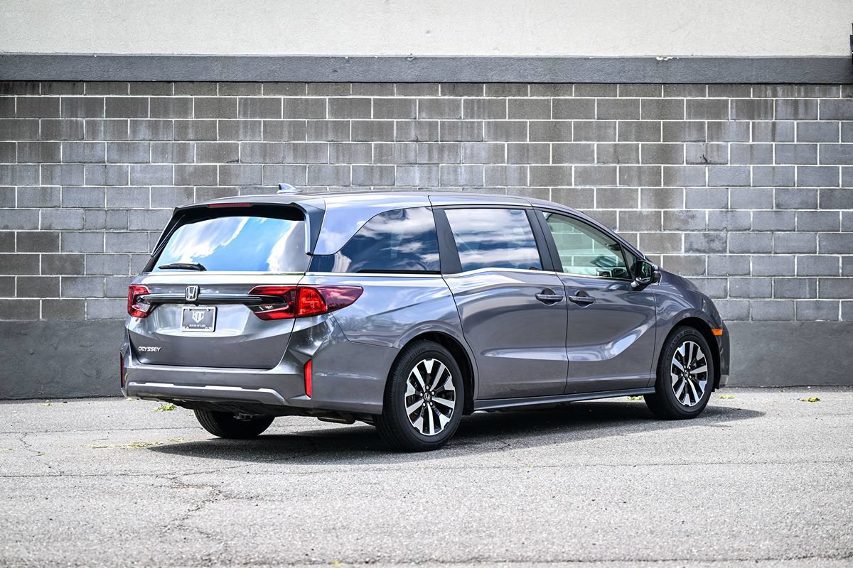 Used 2026 Honda Odyssey EX-L image 3