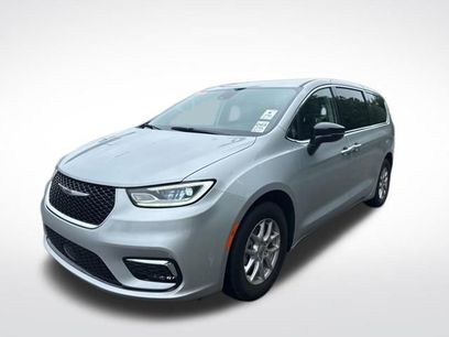 Used 2024 Chrysler Pacifica Touring-L