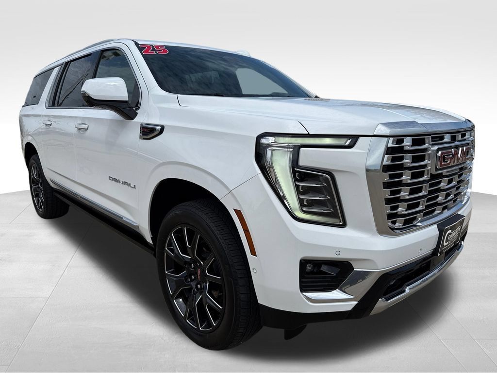 Used 2025 GMC Yukon XL Denali w/ Sun & Power Step Package AWD/4WD image 7