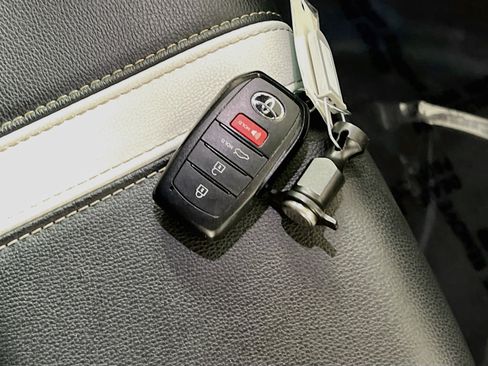 Used 2025 Toyota Camry SE FWD image 36