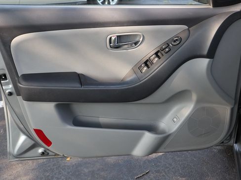Used 2010 Hyundai Elantra GLS FWD image 6