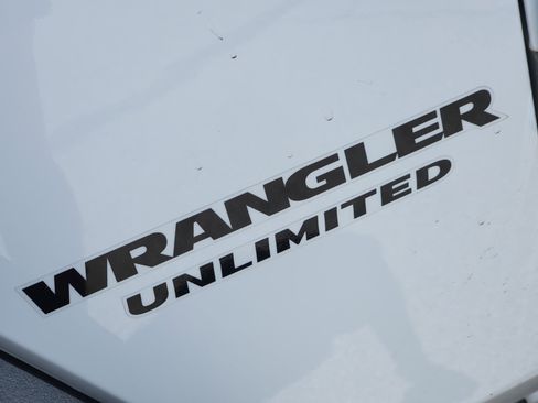 Used 2014 Jeep Wrangler Unlimited Rubicon w/ Connectivity Group AWD/4WD image 12