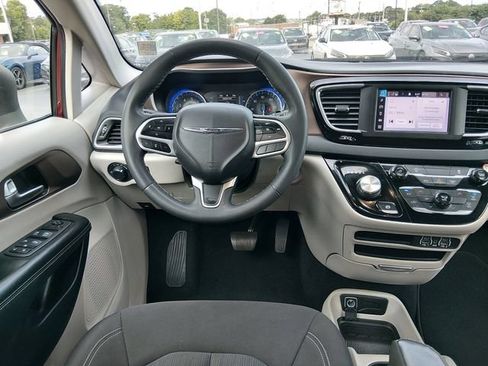 Used 2022 Chrysler Voyager LX FWD image 10