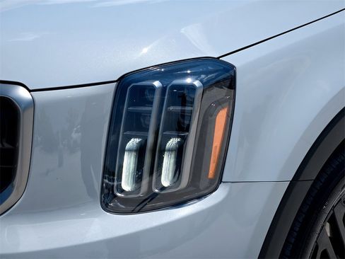 Used 2023 Kia Telluride SX Prestige X-Line image 3