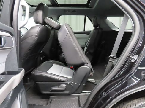 Used 2024 Ford Explorer XLT w/ XLT Sport Appearance Package AWD/4WD image 42