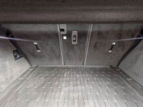 Used 2024 Jaguar F-PACE R-Dynamic S image 8