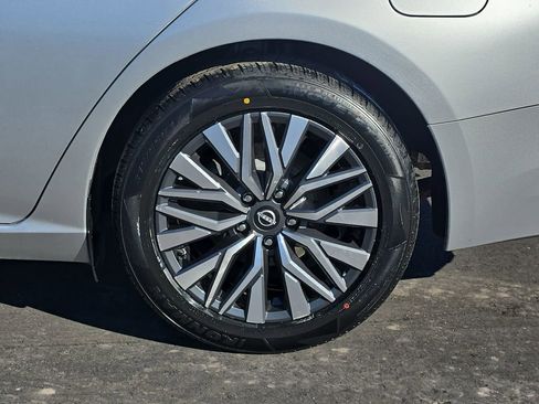 Used 2024 Nissan Altima 2.5 SV image 35