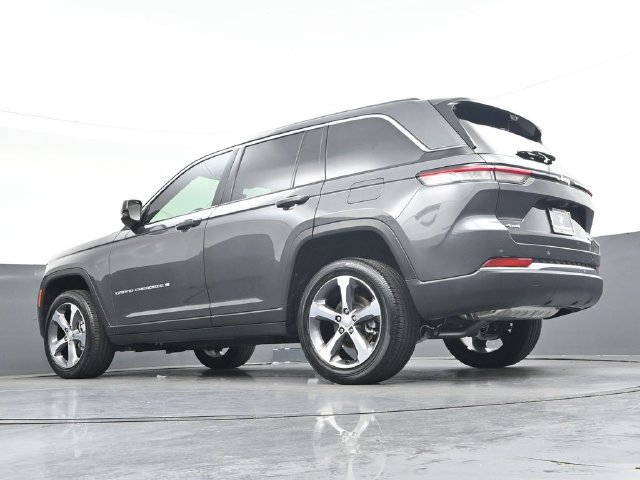 Used 2025 Jeep Grand Cherokee Limited w/ Luxury Tech Group II AWD/4WD image 34