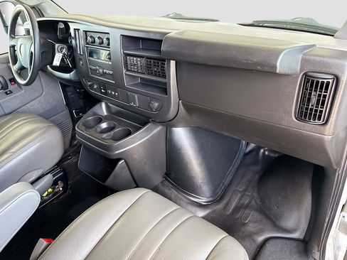 Used 2022 Chevrolet Express 2500 image 23