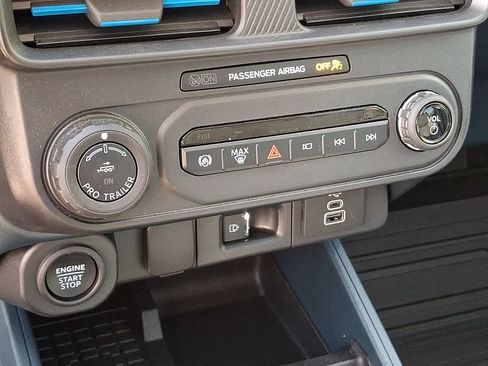 Used 2025 Ford Maverick Lobo AWD/4WD image 16