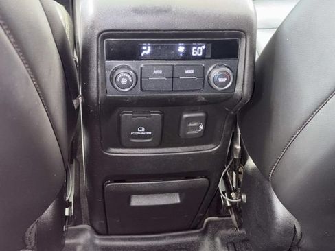Used 2019 GMC Acadia SLT w/ Black Edition FWD image 17