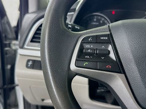 Used 2018 Hyundai Elantra SE w/ SE Connectivity Package 04 FWD image 19