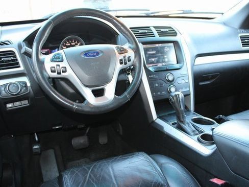 Used 2014 Ford Explorer XLT w/ Equipment Group 202A image 5