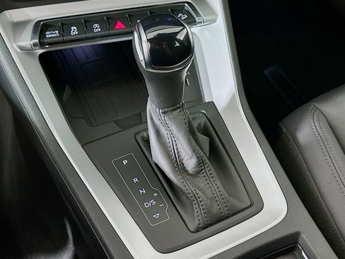 Used 2024 Audi Q3 2.0T Premium w/ Convenience Package image 23