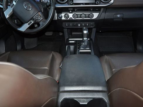 Used 2020 Toyota Tacoma Limited image 22