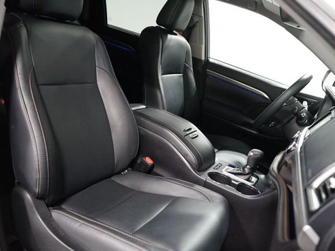 Used 2017 Toyota Highlander Limited FWD image 28