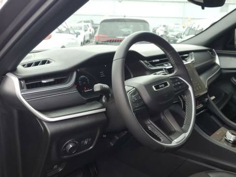 Certified 2023 Jeep Grand Cherokee L Laredo image 9