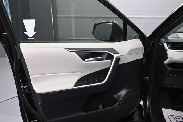 Used 2025 Toyota RAV4 XLE w/ Convenience Package FWD image 9