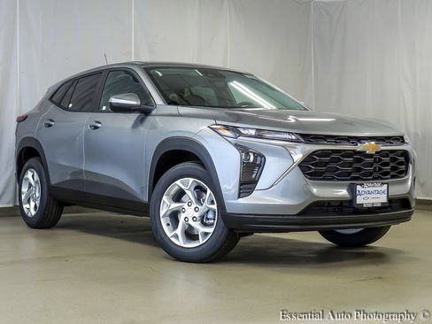 New 2026 Chevrolet Trax LS w/ LS Convenience Package FWD image 2
