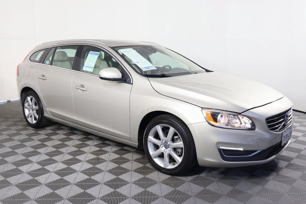 Used 2017 Volvo V60 T5 Premier w/ Convenience Package FWD image 3