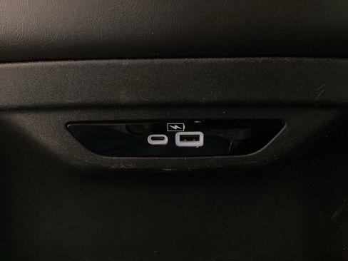 Used 2023 Chrysler Pacifica Touring-L image 21