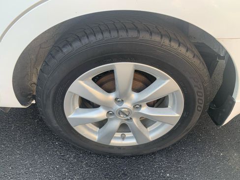 Used 2014 Nissan Versa SV w/ Convenience Package FWD image 25