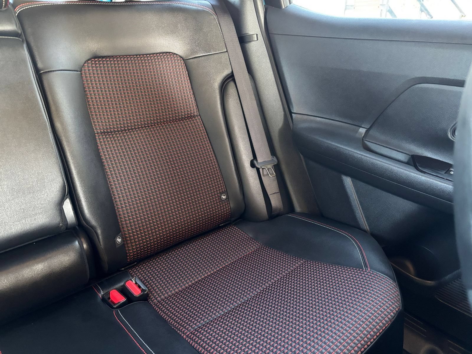Used 2026 Nissan Kicks SR FWD image 35