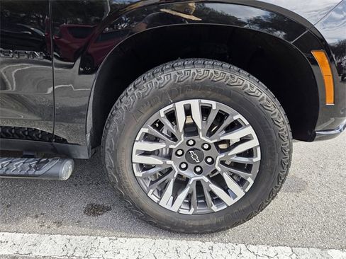 Certified 2025 Chevrolet Suburban Z71 image 27