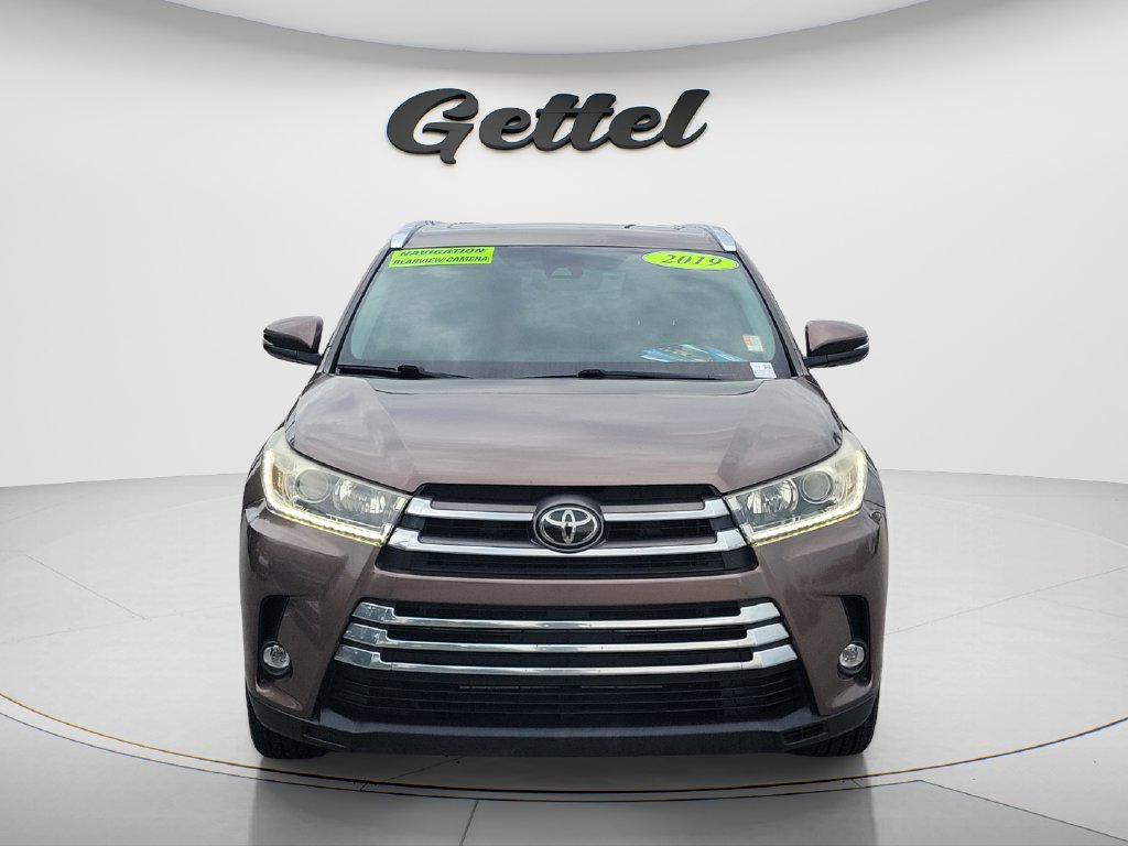 Used 2019 Toyota Highlander Limited AWD/4WD image 2