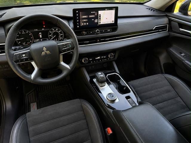 Used 2025 Mitsubishi Outlander SE AWD/4WD image 15