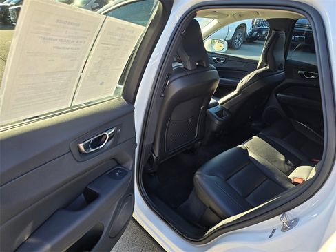 Used 2021 Volvo XC60 T5 Momentum w/ Advanced Package image 49