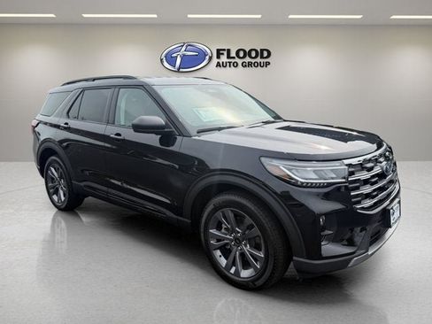 New 2026 Ford Explorer Active w/ Active Comfort Package AWD/4WD image 1