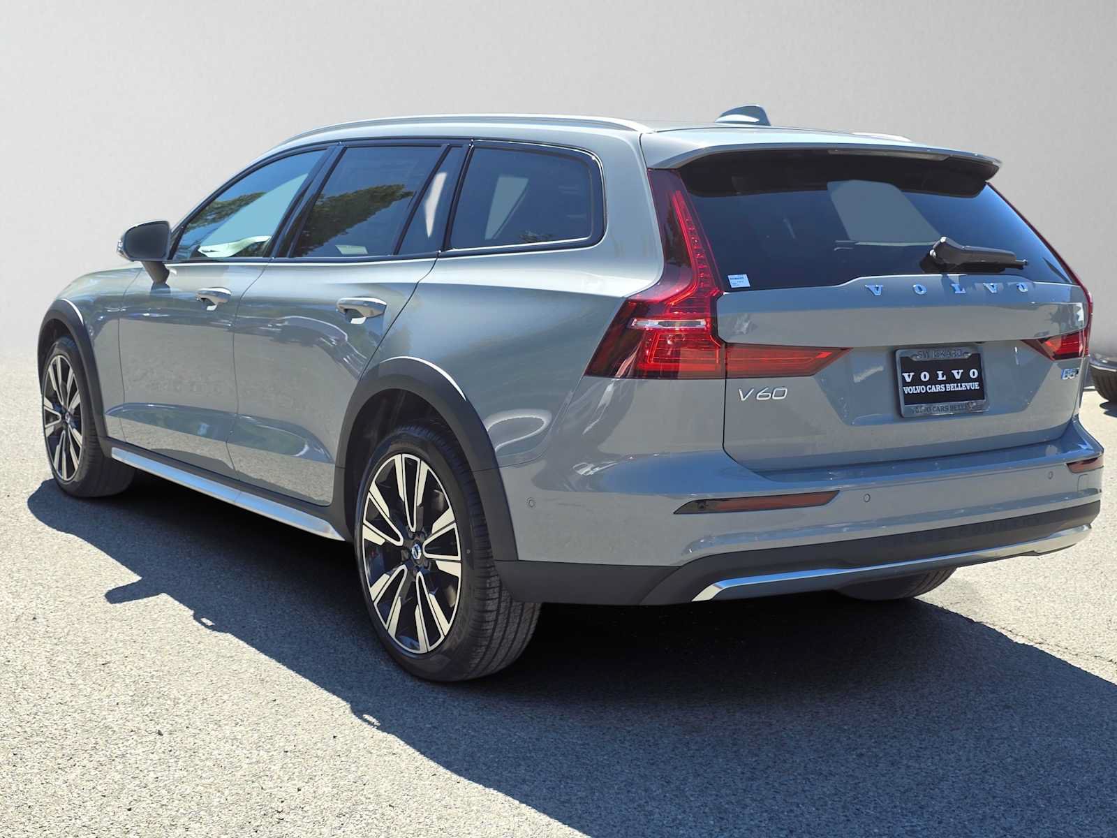 Used 2026 Volvo V60 B5 Cross Country Ultra w/ Climate Package AWD/4WD image 5