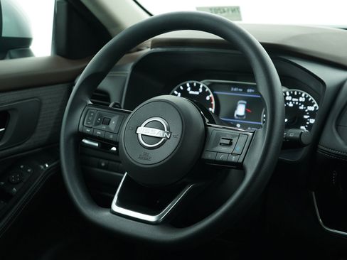 Used 2022 Nissan Rogue SV image 14